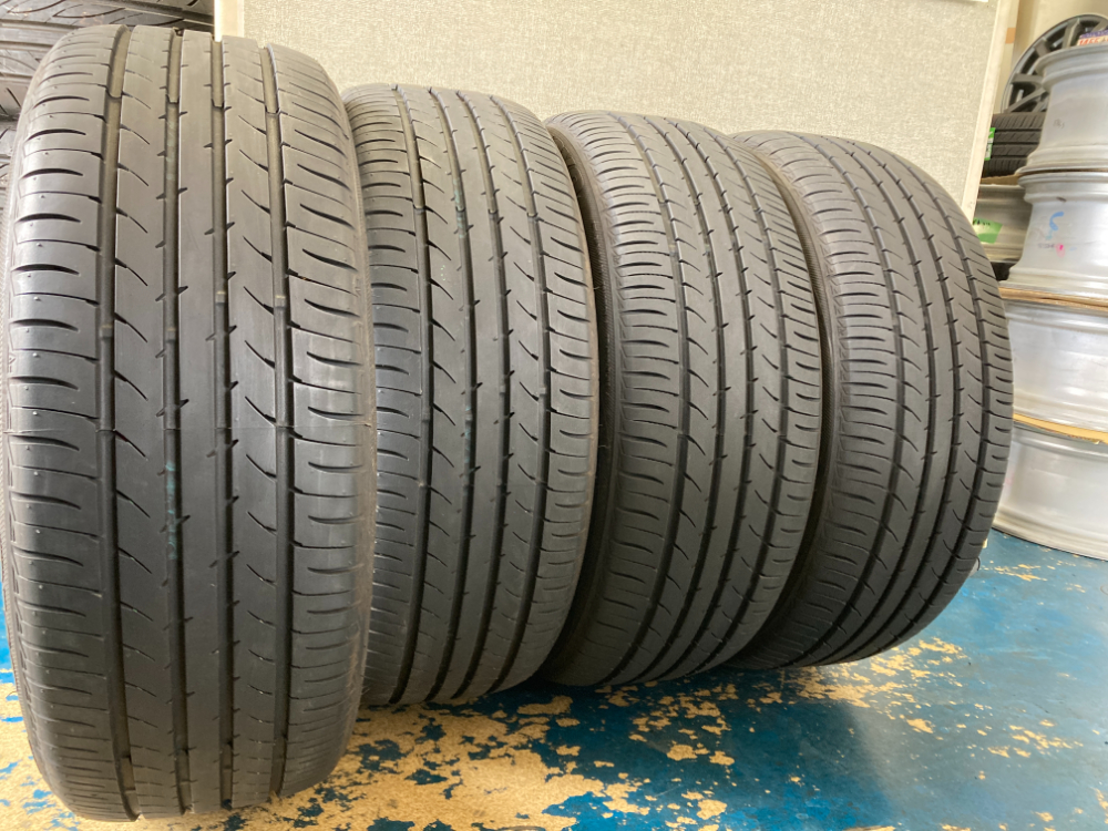 極上9.5分山 21年製 215/55R17 ヨコハマ ブルーアース RV-02 極上9.5分山 21年製 215/55R17 ヨコハマ ブルーアース RV-02